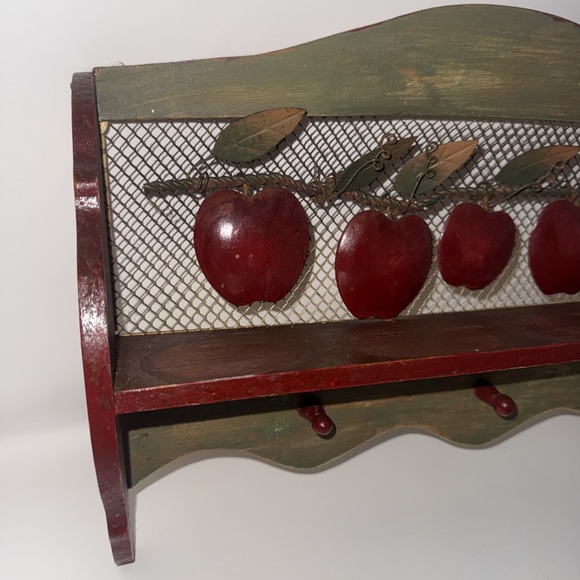 Vintage Ganz Distressed Wood Red Metal Apple Shelf w 3 Hanging Pegs Wire Mesh - Picture 2 of 14